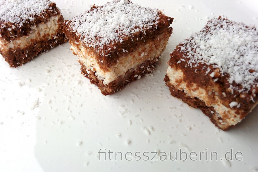KAKAOWÜRFEL MIT QUARK-KOKOS-FÜLLUNG