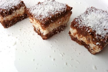 KAKAOWÜRFEL MIT QUARK-KOKOS-FÜLLUNG