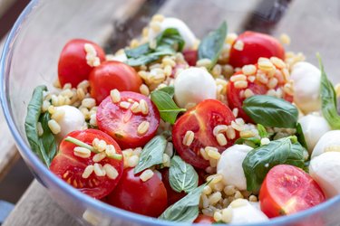 Bulgur-Caprese-Salat (mit 5 Zutaten)