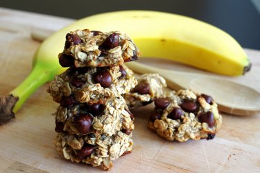 BANANEN-HAFER-COOKIES OHNE MEHL, ZUCKER UND EIER, AUS DREI ZUTATEN