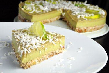 ROHER LIMETTEN-AVOCADO-KUCHEN (GLUTENFREI)