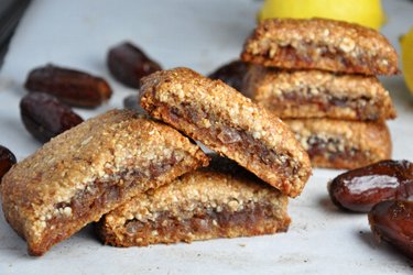 Mandelstückchen mit Dattelfüllung (Glutenfrei)