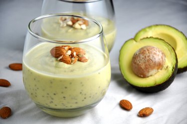 Gesunder Avocado-Pudding mit Chiasamen