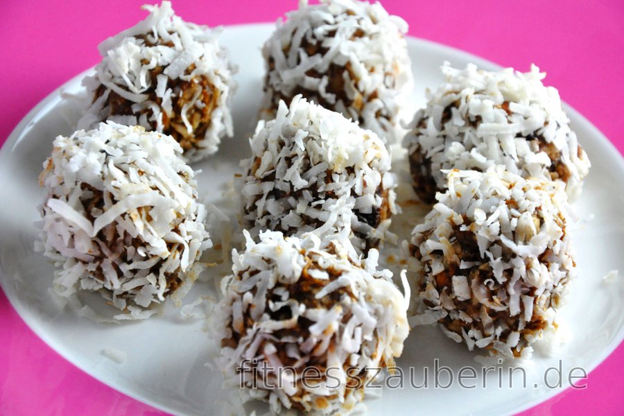 Pflaumen-Zimt-Kugeln (Glutenfrei, Zuckerfrei) | fitnesszauberin.de