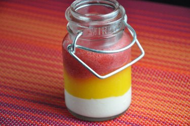 Gesundes Erdbeere-Mango-Panna-Cotta