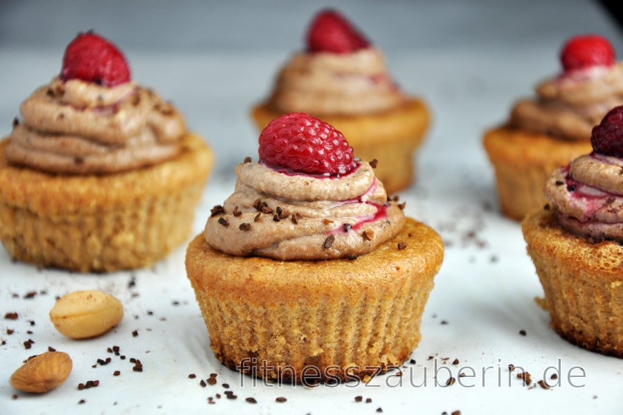 Mandel-Cupcakes mit Kaffee-Cashew-Creme (Glutenfrei)