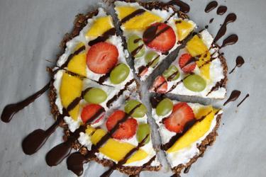 Gesunde Haferpizza mit Obst