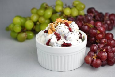 Leichter Traubensalat mit Sauerrahm