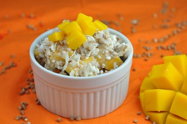 Gesunder Salat mit Mango