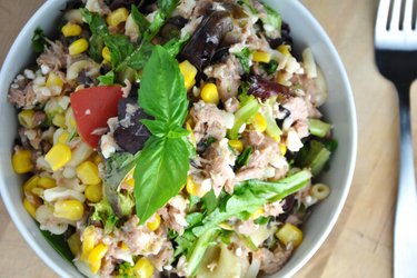 Sportlicher Gemüse-Nudelsalat mit Thunfisch