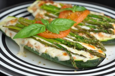 Gefüllte Zucchini mit Thunfisch aus dem Backofen