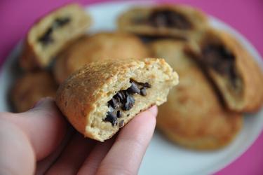 Schoko-Vollkorntäschchen mit Kakaobohnen - Pain au Chocolat