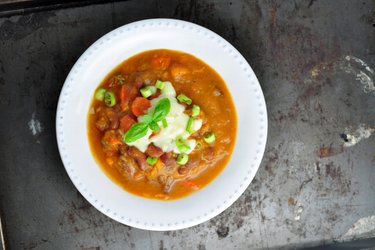 Dicke Bohnensuppe mit Süßkartoffeln