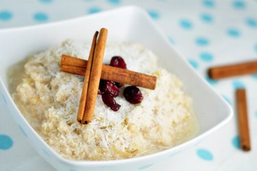 Gesunder Kokosnuss-Apfel-Porridge (zuckerfrei und glutenfrei)