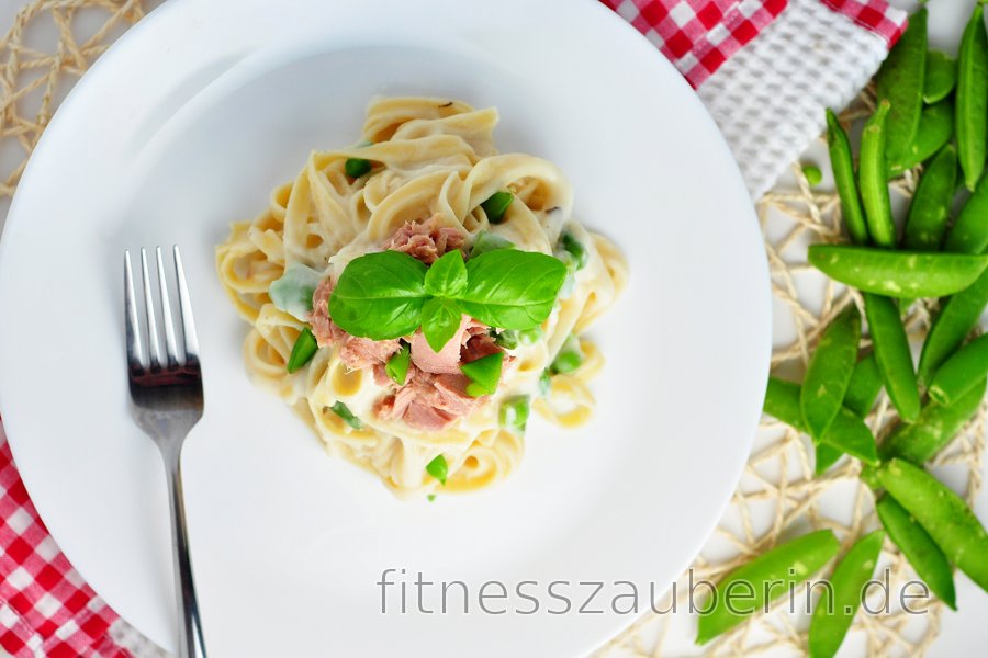 Fettuccine mit leichter Blumenkohl-Knoblauch-Sauce | fitnesszauberin.de