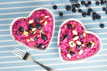 Cremiger Rote-Bete-Apfel-Salat mit Blaubeeren