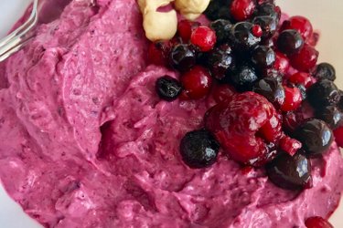 Gesundes und schnelles Eis-Rezept (aus Quark und Obst)