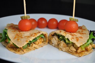 Gesundes Hühner-Stroganoff in hausgemachten Vollkornpfannkuchen