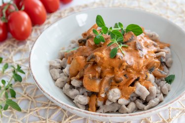 Fitness-Pilz-Paprikasch mit Buchweizen-Gnocchi