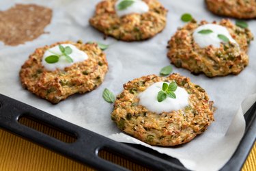 Zucchinikrapfen mit Fetakäse