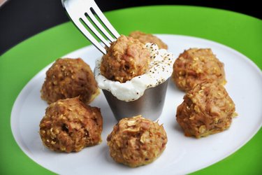 Gesunde gebackene Thunfischbällchen