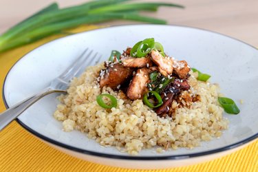 Lachs in Teriyaki-Sauce mit Bulgur