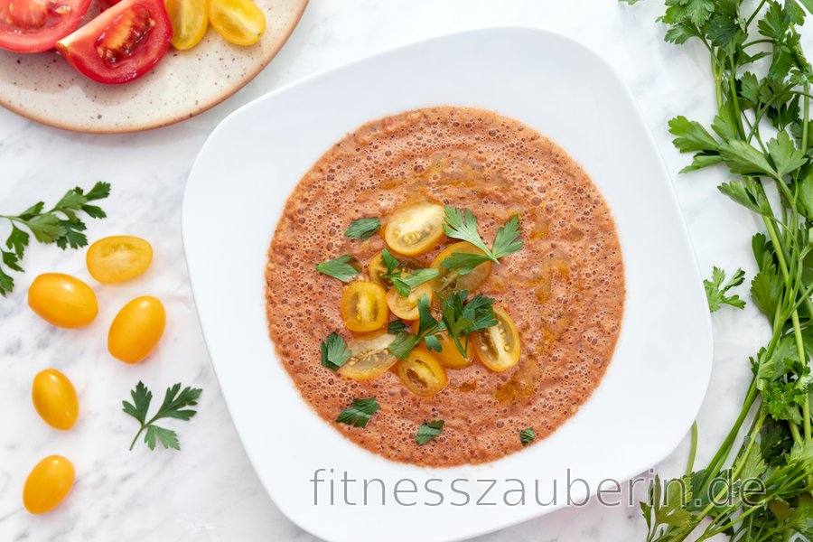 Einfache kalte Gazpacho-Suppe | fitnesszauberin.de